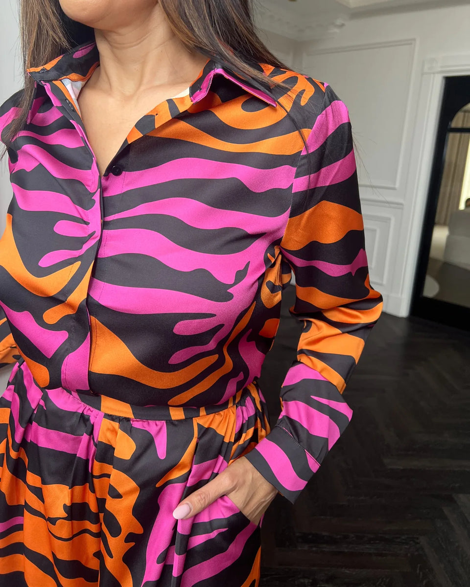 アパルトモン　Lisière Zebra Blouse Zebra Slashed Blouse in Black and White Print Viscose Satin