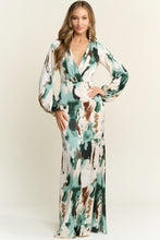 Load image into Gallery viewer, PRINTED BILLOWY SLEEVE MAXI DRESS WITH OPEN BACK