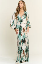 Load image into Gallery viewer, PRINTED BILLOWY SLEEVE MAXI DRESS WITH OPEN BACK
