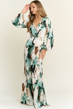 Load image into Gallery viewer, PRINTED BILLOWY SLEEVE MAXI DRESS WITH OPEN BACK