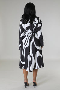 BLACK AND WHITE ABSTRACT SHIRT DRESS