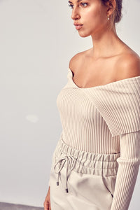 OPEN SHOULDER TOP