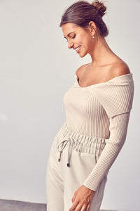 OPEN SHOULDER TOP