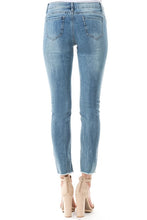 Load image into Gallery viewer, CLASSY SKINNY ANKLE JEANS