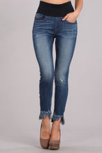Load image into Gallery viewer, M RENA FRAYED HEM CROPPED JEANS