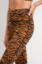 Load image into Gallery viewer, HIGHWAIST TIGER PRINT LEGGINGS