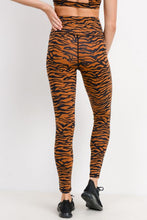 Load image into Gallery viewer, HIGHWAIST TIGER PRINT LEGGINGS