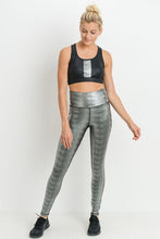Load image into Gallery viewer, HIGHWAIST METALLIC FOIL SCALED LEGGINGS