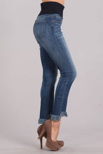 Load image into Gallery viewer, M RENA FRAYED HEM CROPPED JEANS
