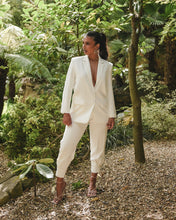 Load image into Gallery viewer, WHITE BOYFRIEND FIT LINED BLAZER