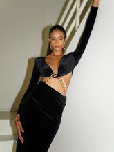 Load image into Gallery viewer, FRANCESCA BLACK DEEP V CUTOUT VELVET GOWN WITH GOLD CHAIN