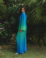 Load image into Gallery viewer, BLUE AND GREEN OMBRE FITTED BLAZER WITH PLEATED SLEEVE DETAIL